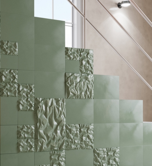 gloei-warmtemuur-groene-warmtemuur-onder-trap-met-relief-tegels